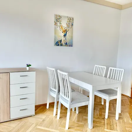View - Free Parking Apartment