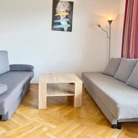 View - Free Parking Apartment